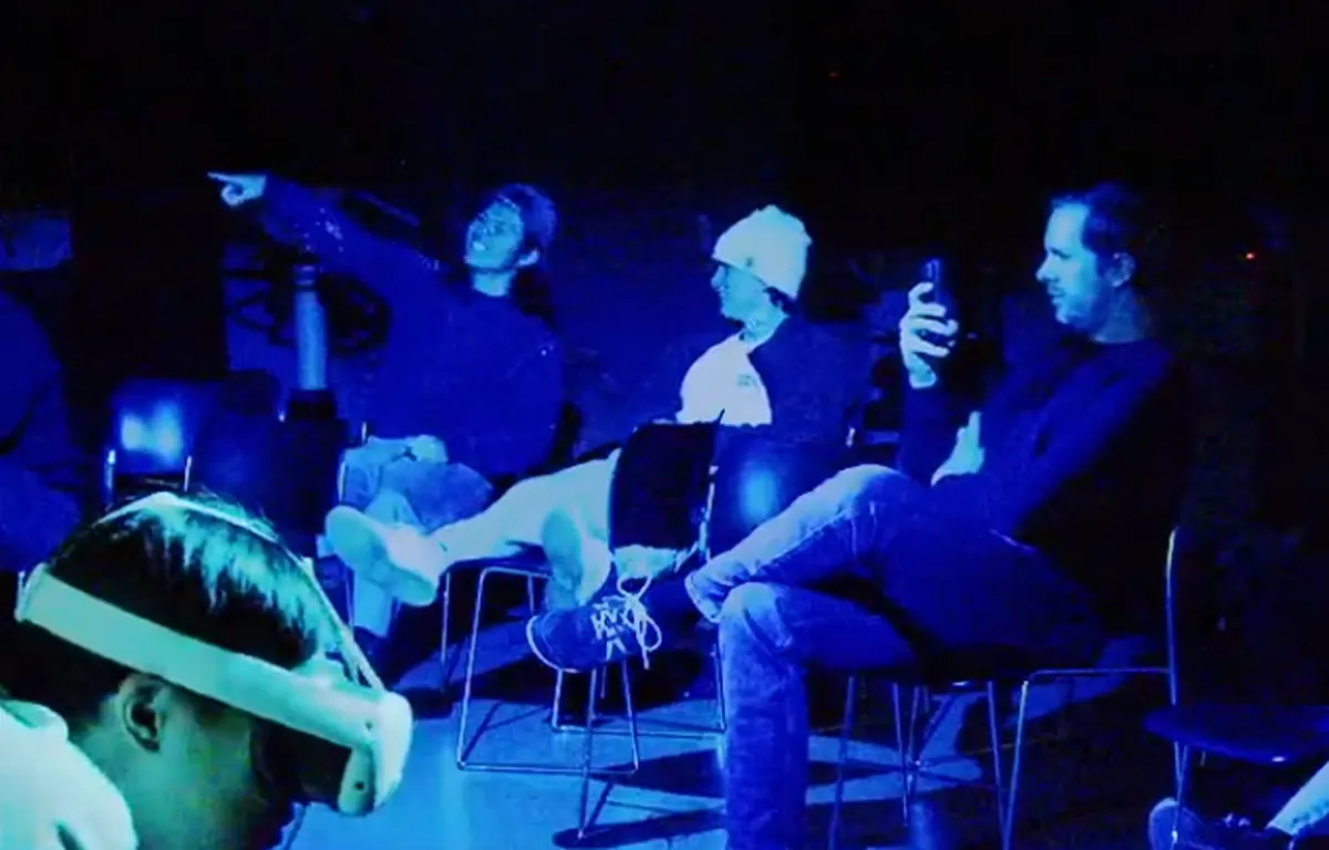 Audience members voting from their phones during the concert.